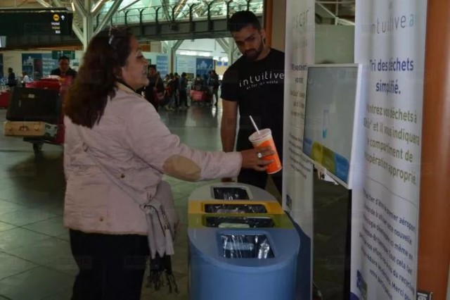 機(jī)場(chǎng)智能分類垃圾桶