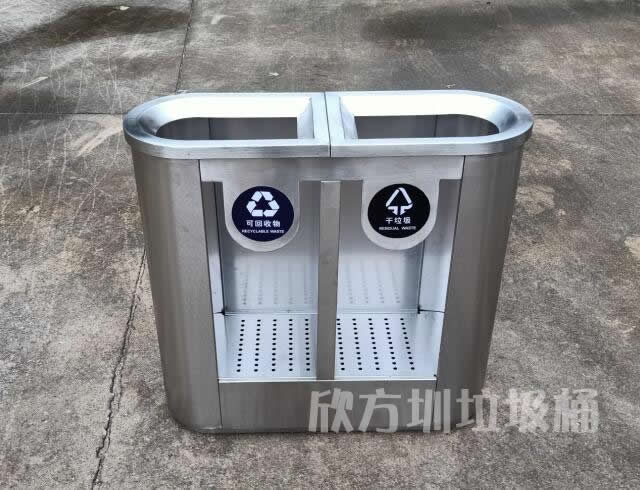 學校班級里的分類垃圾桶